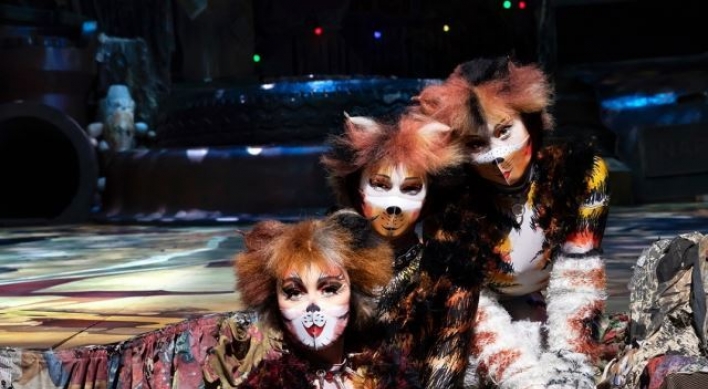 [Herald Review] Stage turns into playground of masked ‘Cats’