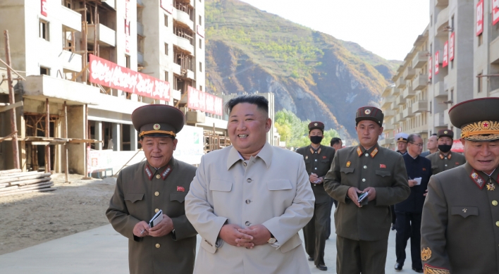NK’s Kim visits typhoon-hit village, pledges 25,000 new homes