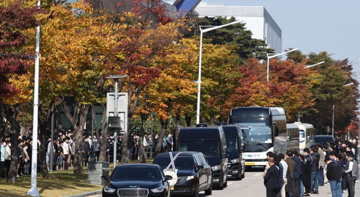 Funeral held for Samsung Chairman Lee