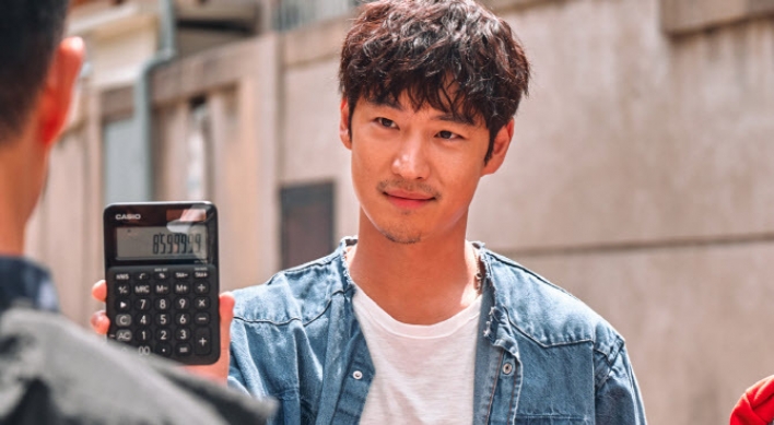Lee Je-hoon returns to big screen as witty royal tomb raider