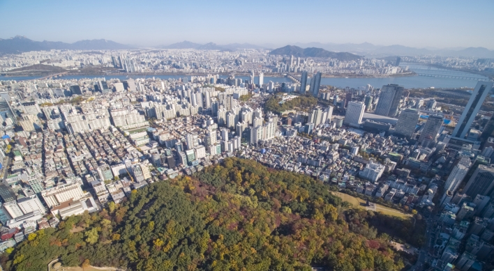 [Photo News] Autumnal tints in central Seoul