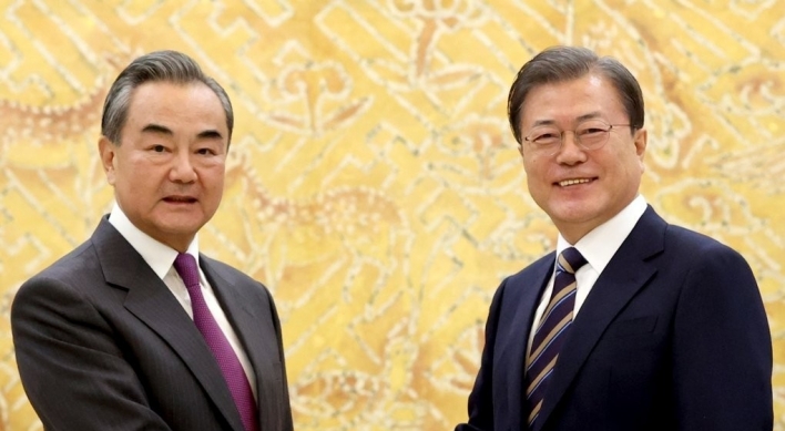 Moon meets top Chinese diplomat, requests role for inter-Korean ties