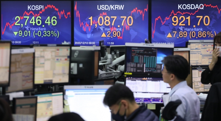 Seoul stocks close lower on foreign selling spree amid volatility