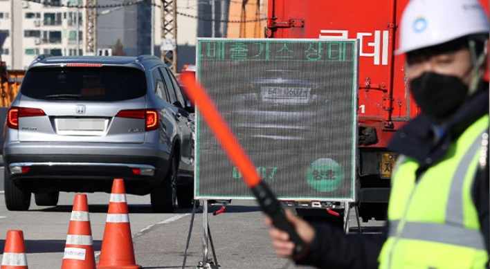 Seoul regulates older vehicles, industrial sites to curb pollution