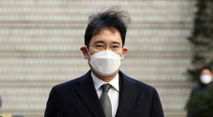 Appellate court to rule in Samsung heir Lee's bribery case