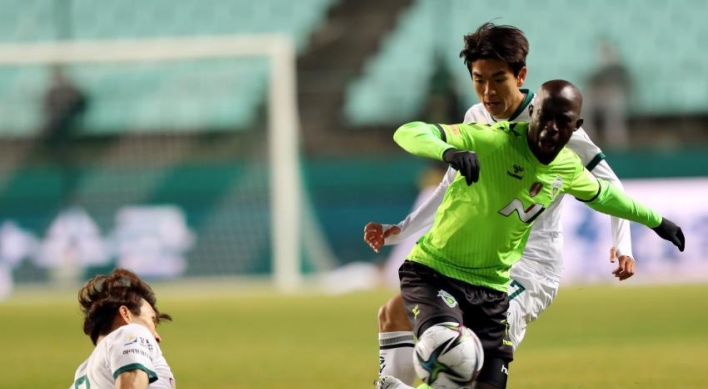 Clubs caught up in signing controversy set for clash as K League season resumes
