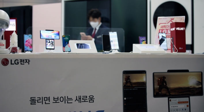 LG's departure from mobile biz to boost bigger rivals' presence