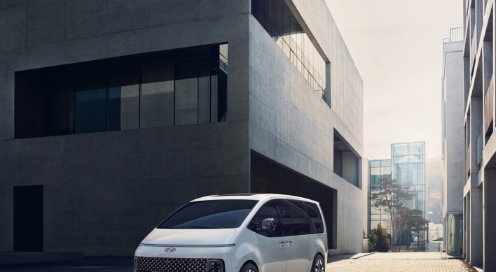 Hyundai unveils all-new minivan Staria