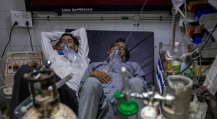 India virus cases spiral as Baghdad hospital blaze kills 82