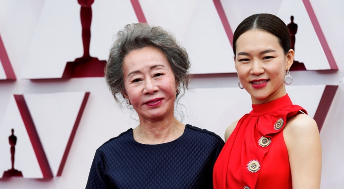[Photo News] Youn makes history at the Oscars