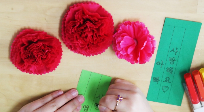 [Photo News] Red carnations bloom to welcome Parents’ Day