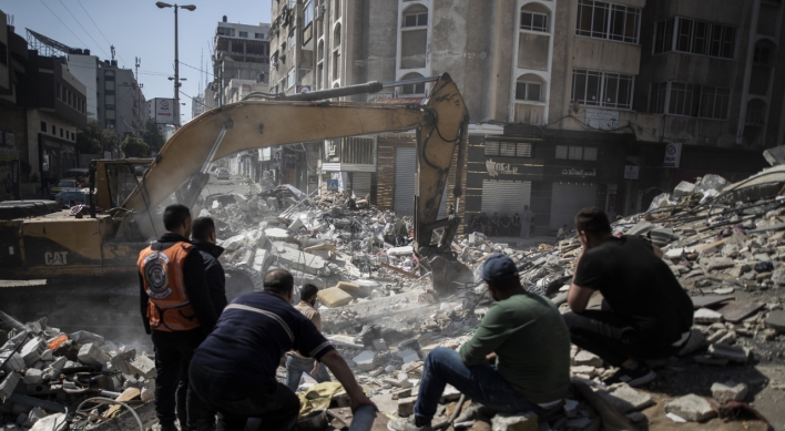 Israeli strikes kill 33, topple buildings in Gaza City