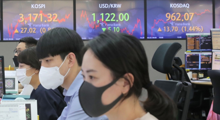 Seoul stocks finish slightly lower on investors' wait-and-see mode