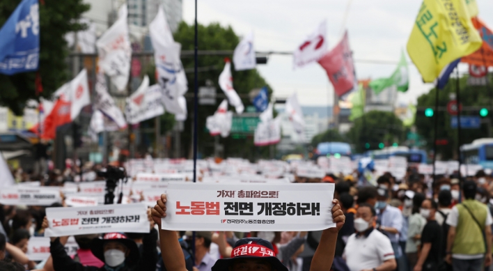 Police probe organizers of massive rally in Seoul