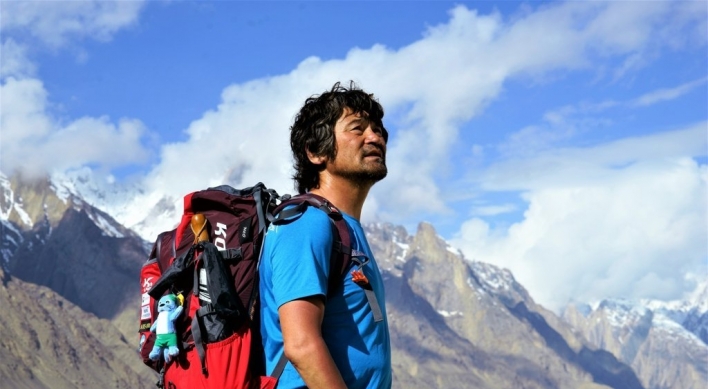 [Newsmaker] ‘Fingerless’ Kim Hong-bin, 1st disabled person to climb world’s 14 highest peaks