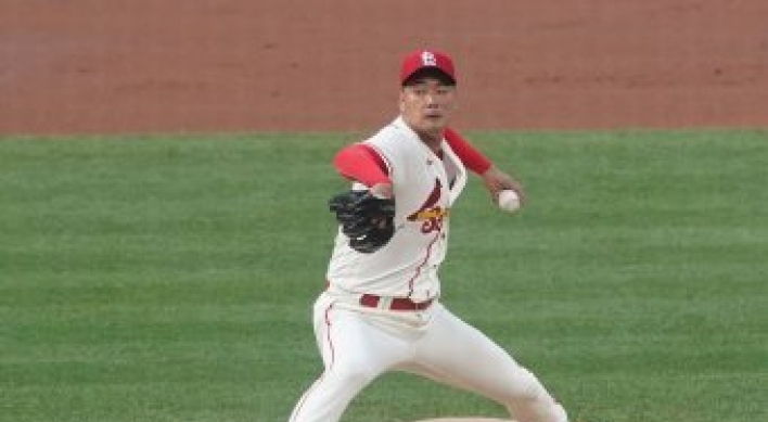 Cardinals' Kim Kwang-hyun lands on injured list with elbow inflammation