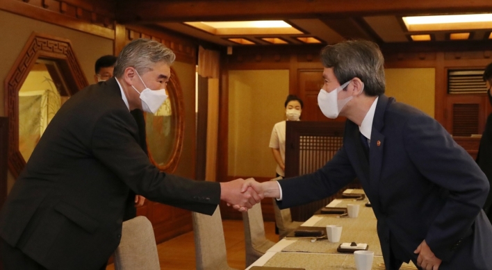 Unification minister, US nuclear envoy discuss ways to restart talks with Pyongyang