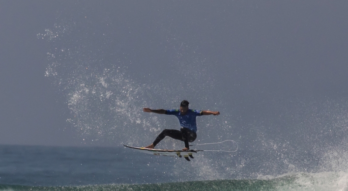 [Photo News] World surfing champions