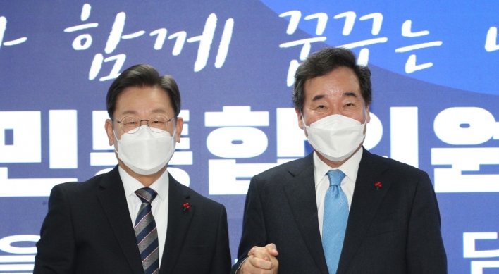 Lee Jae-myung consolidates forces as rival suffers in controversies