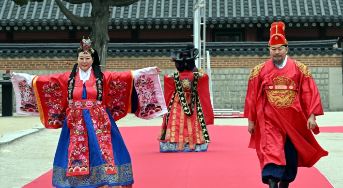 Beauty of royal hanbok presented at ‘The Hanbok’ show at Gyeongbokgung