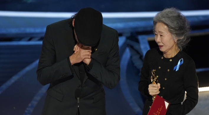 Youn Yuh-jung presents best supporting actor prize at Oscars