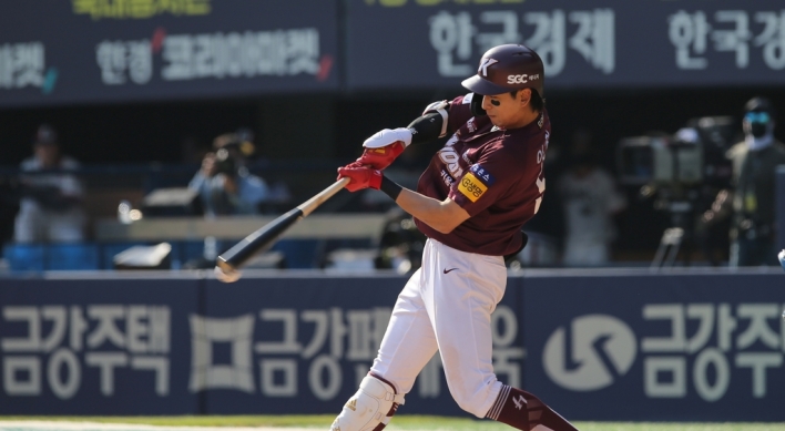 2nd-generation KBO star breaks father's record, closes in on more milestones