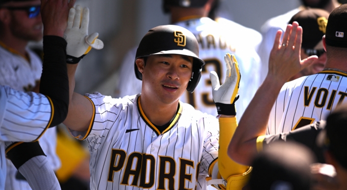 Padres' Kim Ha-seong hits 1st home run of season