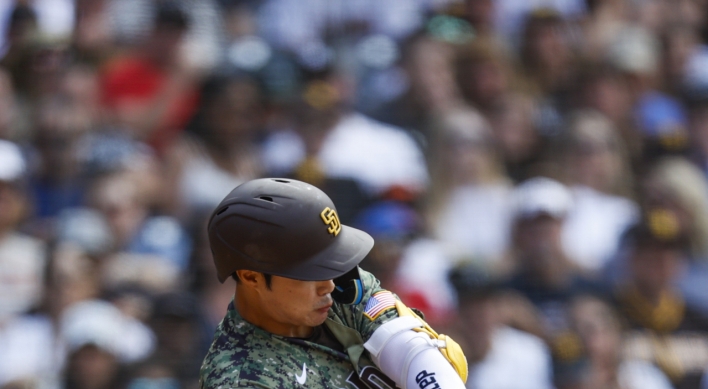 Pirates' Park Hoy-jun called up to majors, thrown out at home in extra innings