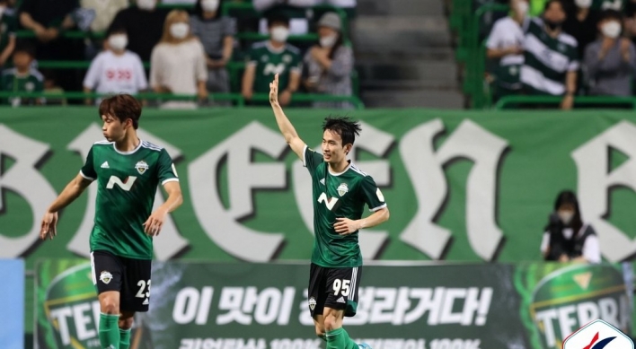 Jeonbuk climb to 2nd place in K League, keep pressure on Ulsan
