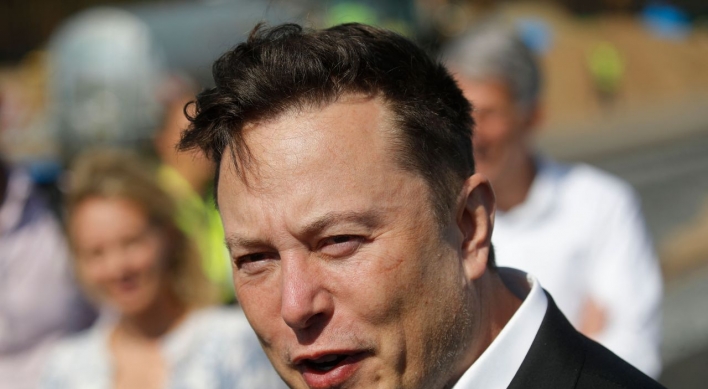 [Newsmaker] Musk ditches Twitter deal, triggering defiant response