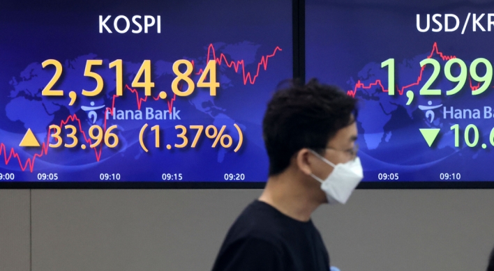 Foreigners become net buyers of S. Korean stocks for 1st time in 6 months in July