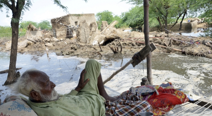 Pakistan flooding deaths pass 1,000 in 'climate catastrophe'