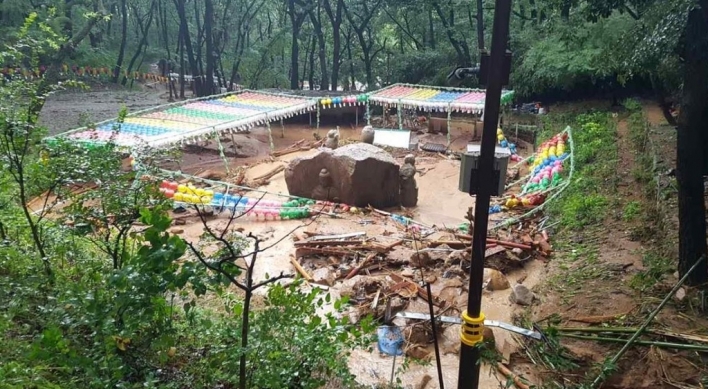 [Photo News] Mudslide strikes Buddhist temple site in Gyeonggju
