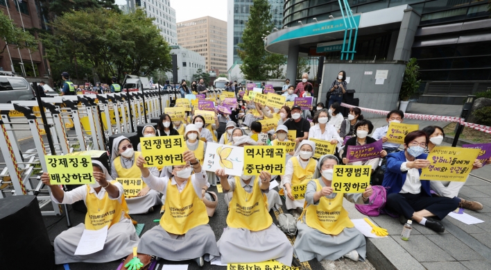 [From the Scene] Memorial for comfort women turns into ground zero of conflict and chaos