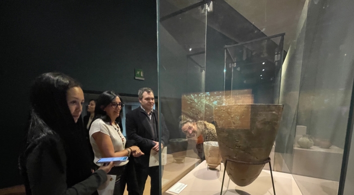 Colombia's Gold Museum explores ceramics from Korea