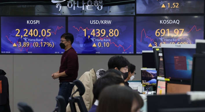 Seoul shares open higher ahead of major earnings reports