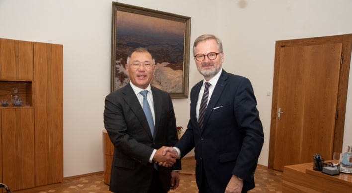 Hyundai Motor chief asks Czech PM to support Busan 2030 Expo