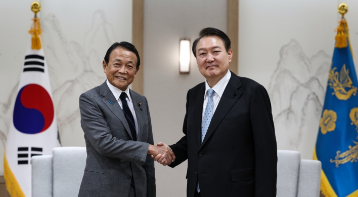 Yoon asks former Japanese PM Aso to help promote development of bilateral ties