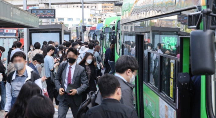 Gyeonggi bus operators to ban standing passengers