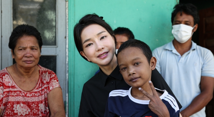 Cambodian boy visited by first lady to get free care at top Seoul hospital