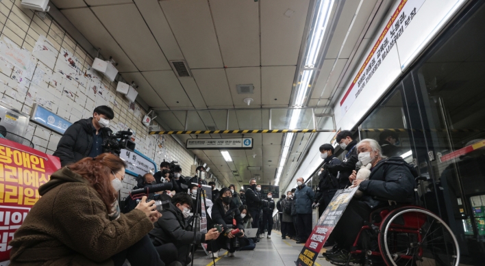Seoul Metro files damages suit against disability advocacy group