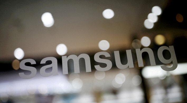 Samsung defies chip price slump, vows to continue investment
