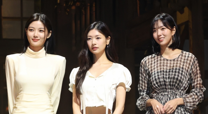 TV actors Kim Yoo-jung, Jung So-min make theater debut with ‘Shakespeare in Love’