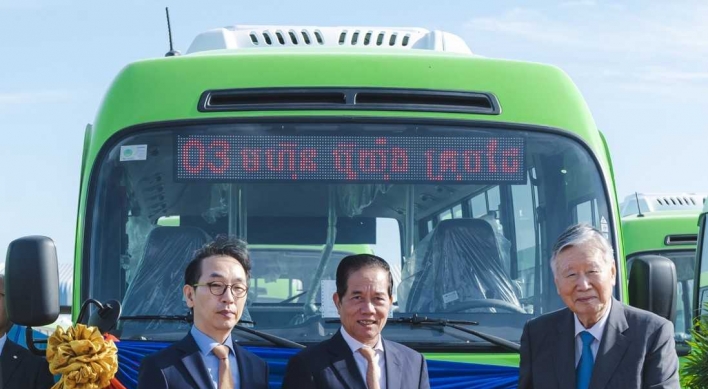 Booyoung donates 200 buses to Phnom Penh