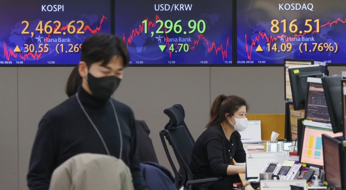 Seoul shares close over 1% higher on tech gains