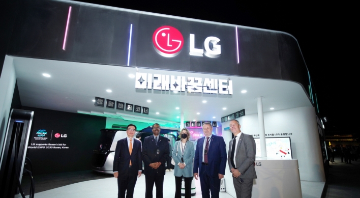 LG greets BIE delegation with futuristic technologies