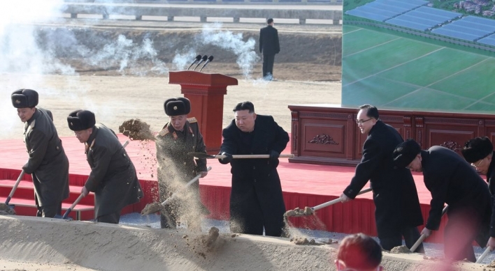 N. Korean leader celebrates completion of building more new homes in Pyongyang