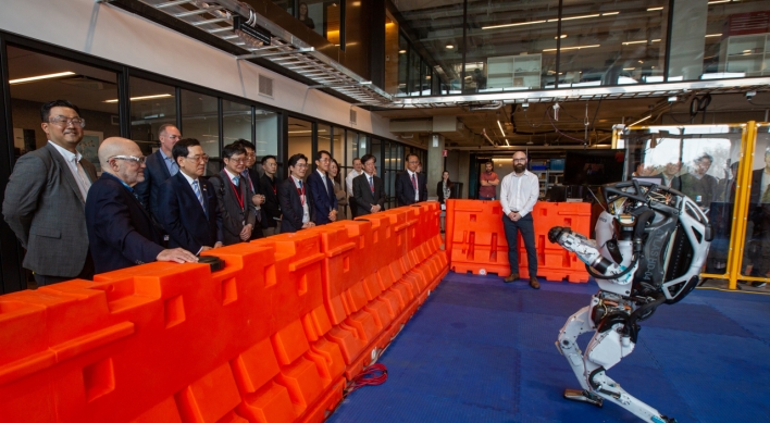 Minister visits Boston Dynamics, Hyundai Motor’s robotics pioneer