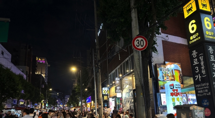 Bustling Jongno pocha street is a regulatory minefield