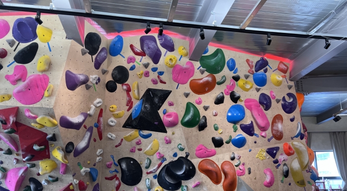 [Well-curated] Indoor climbing, splashing at Han River swimming pools and a taste of Honduras